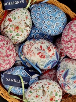 San3390_ Mini tin eggs Sanderson 